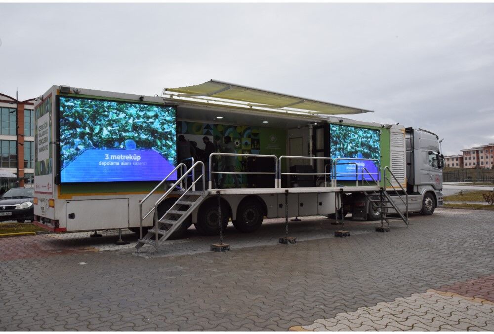 Kastamonu Üniversitesi'nde Çevre Tırı Ilgi Odağı Oldu 888888888888888888888888888888888