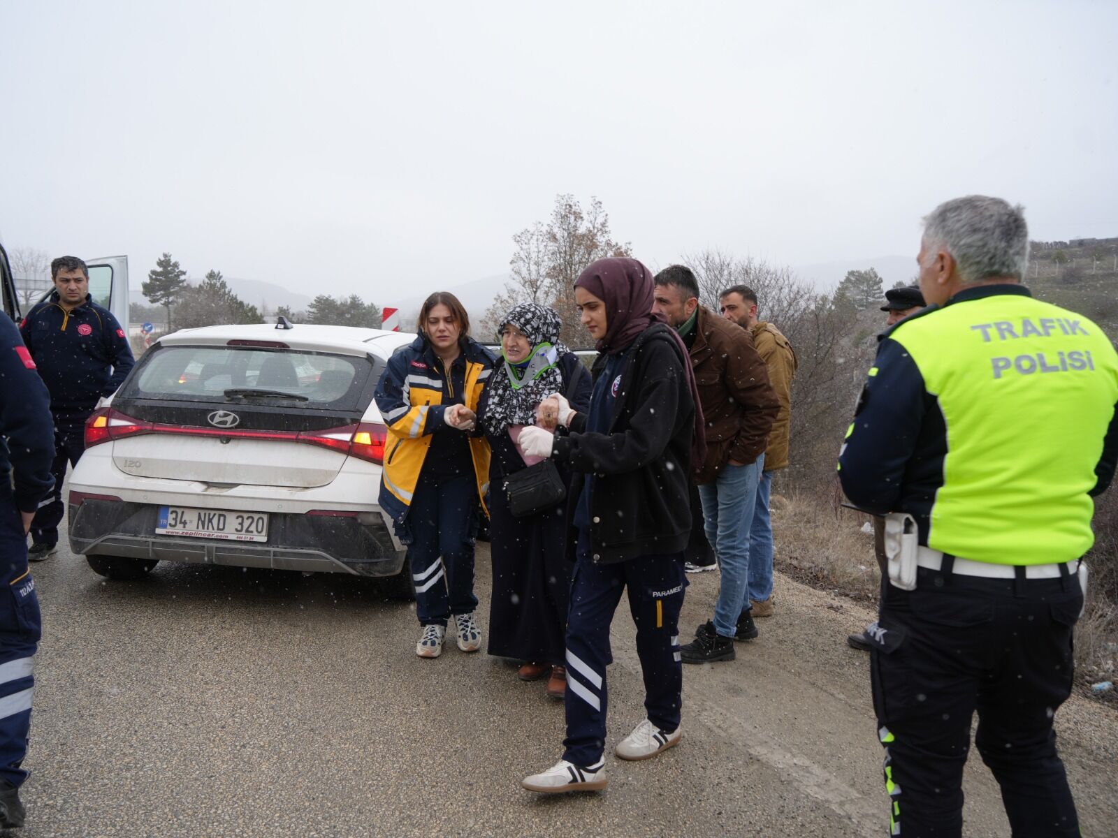 Kastamonu'da Feci Kaza! Virajı Alamadı, Ağaçlara Çarptı 3 Kişi Yaralandı! 12