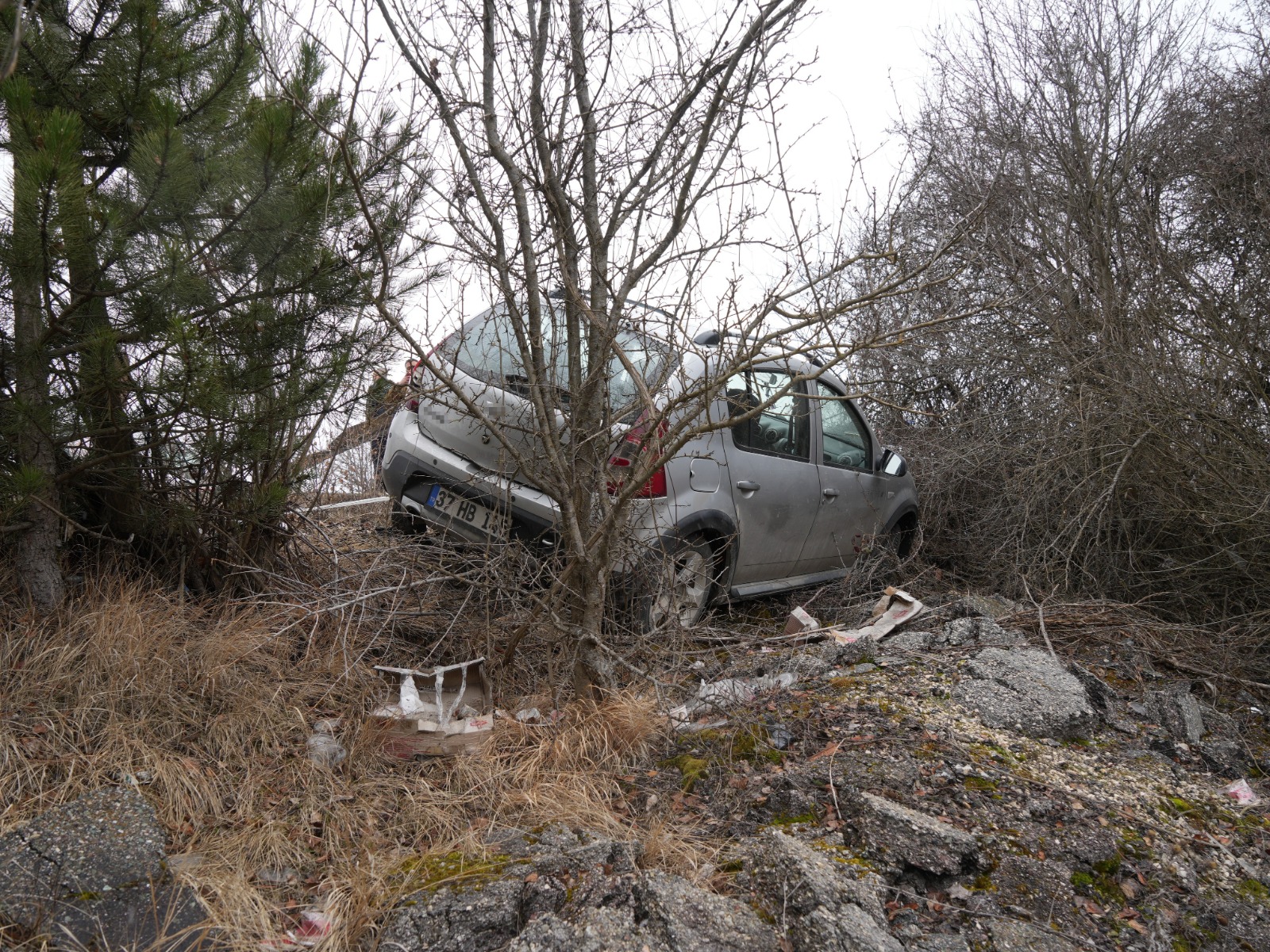 Kastamonu'da Feci Kaza! Virajı Alamadı, Ağaçlara Çarptı 3 Kişi Yaralandı! 8