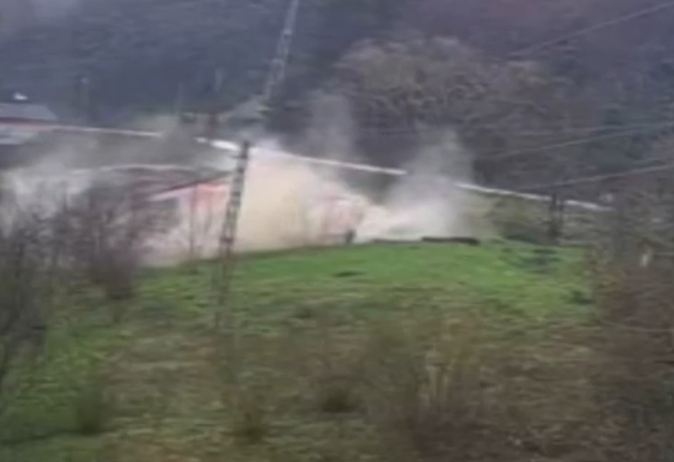 Kastamonu'da Heyelan Sebebiyle Tahliye Edilen Ev Çöktü O Anlar Kameraya Yansıdı! 88888888888888