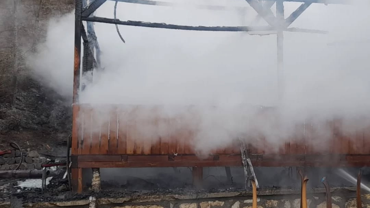 Kastamonu’da Kafede Yangın Paniği, Kamelya Alev Aldı (4)