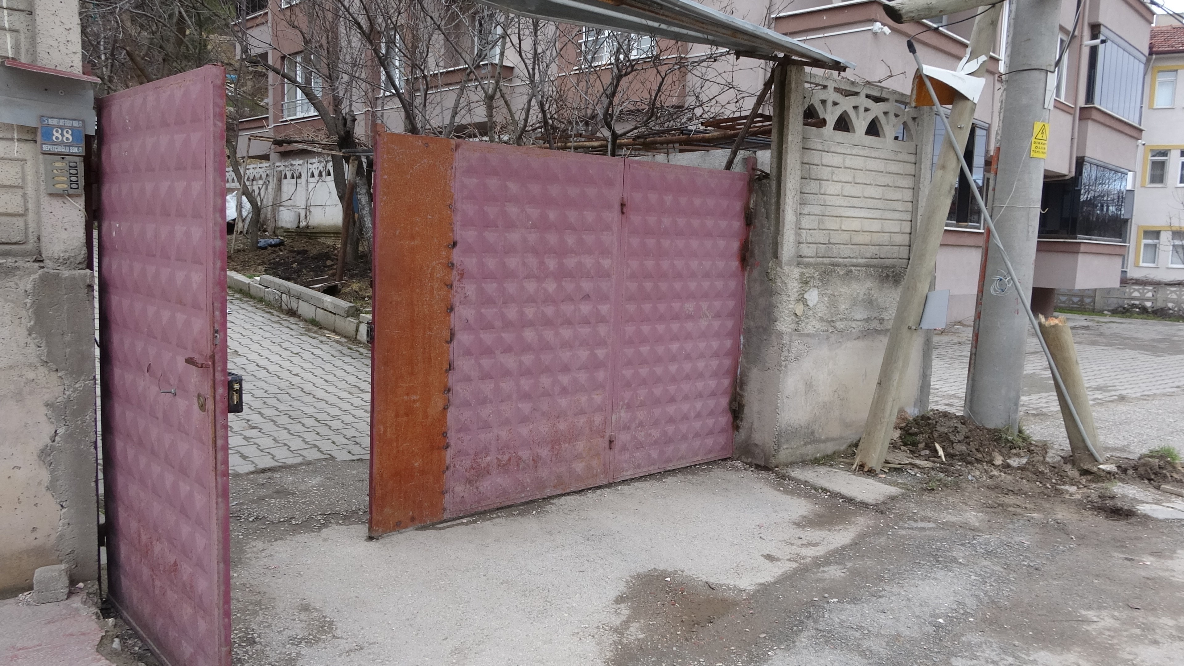 Kastamonu'da Kontrolden Çıkan Otomobil Kalabalığın Arasına Daldı O Anlar Kamerada! 14