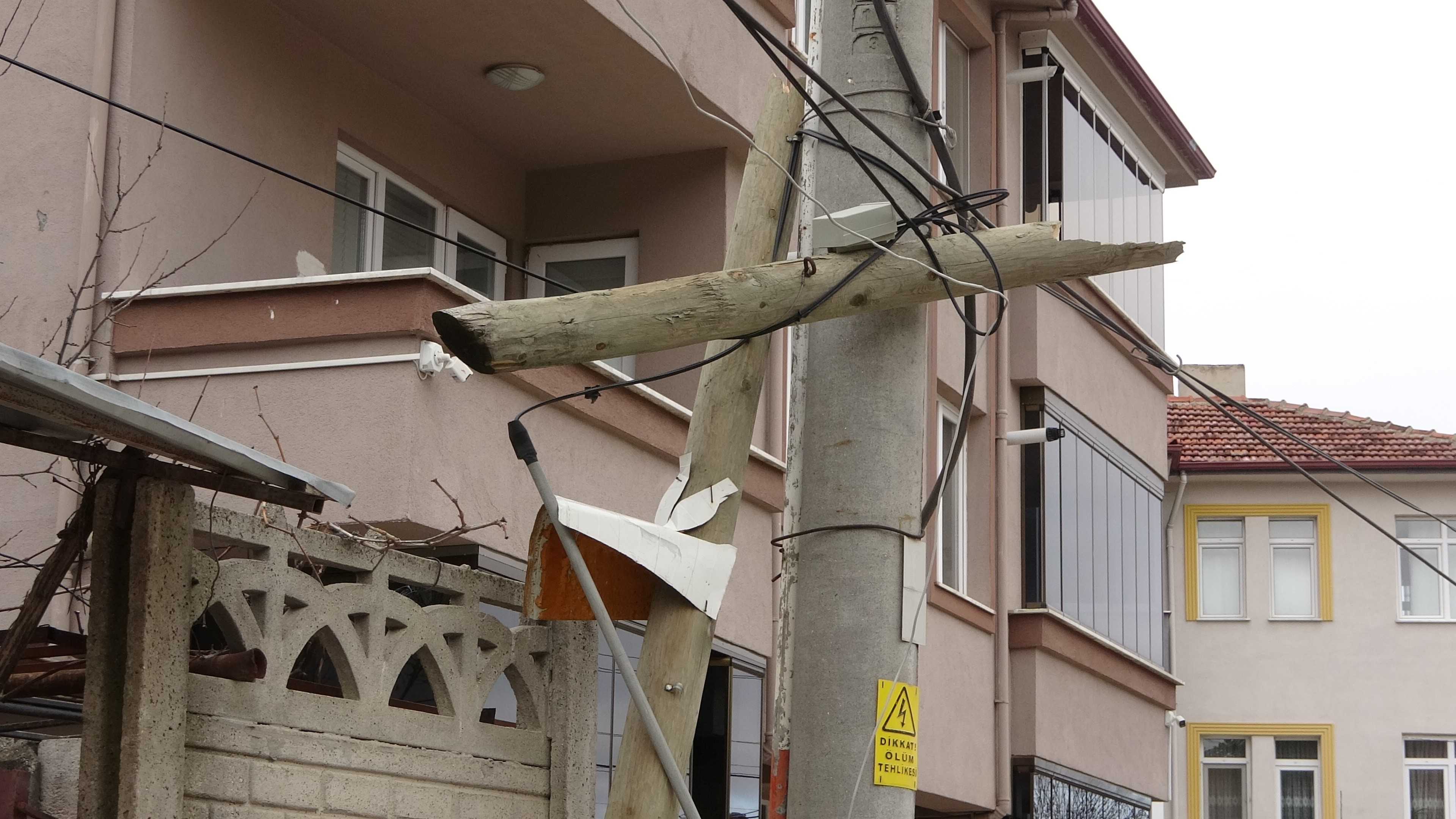 Kastamonu'da Kontrolden Çıkan Otomobil Kalabalığın Arasına Daldı O Anlar Kamerada! 22