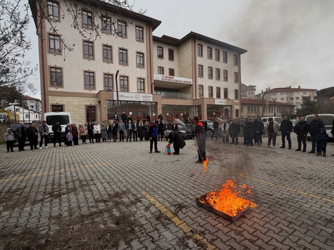 Kastamonu'da Kurum Personeline Kapsamlı Eğitim Yangın Tatbikatı Yapıldı 16