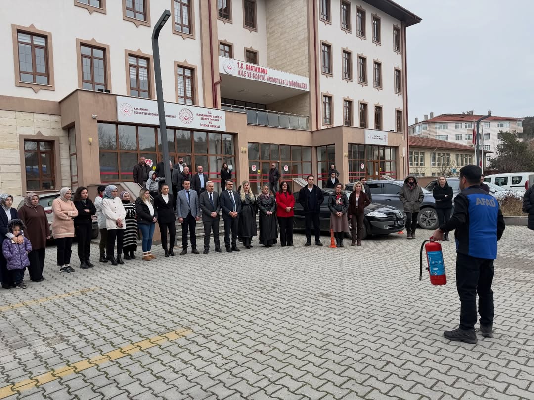 Kastamonu'da Kurum Personeline Kapsamlı Eğitim Yangın Tatbikatı Yapıldı 18