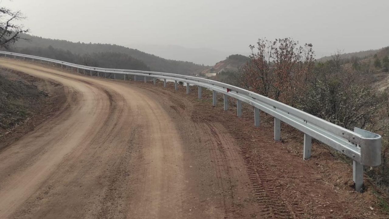 Kastamonu’da Tehlikeli Güzergahlara Bariyer Çalışmalar Hız Kesmiyor (2)