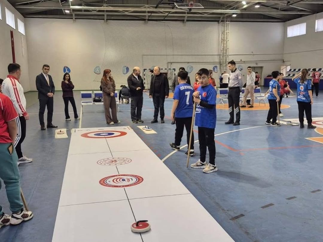 Kastamonu'nun Ilçesinde Floor Curling Turnuvası Gerçekleştirildi 13