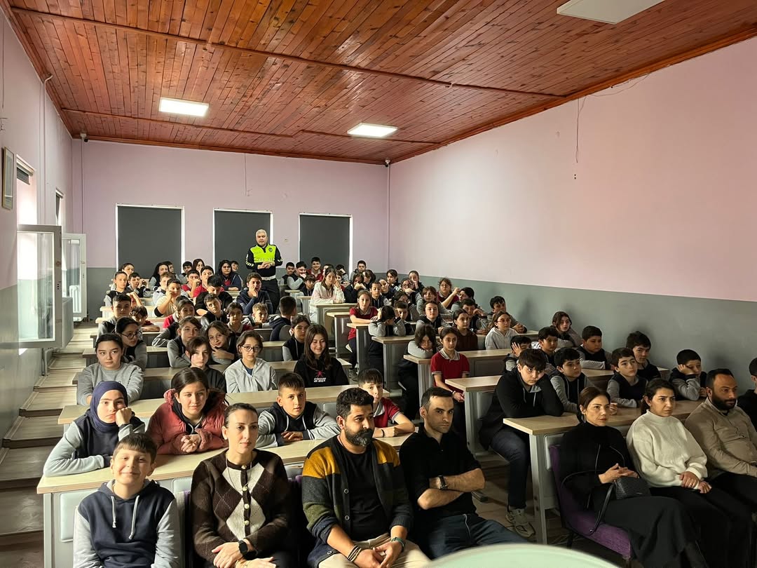 Kastamonu'nun Ilçesinde Öğrencilere Trafik Güvenliği Eğitimi Verildi 12