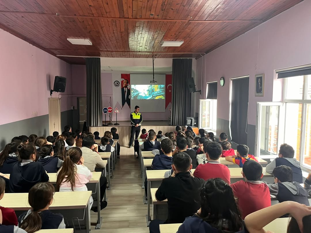 Kastamonu'nun Ilçesinde Öğrencilere Trafik Güvenliği Eğitimi Verildi 22