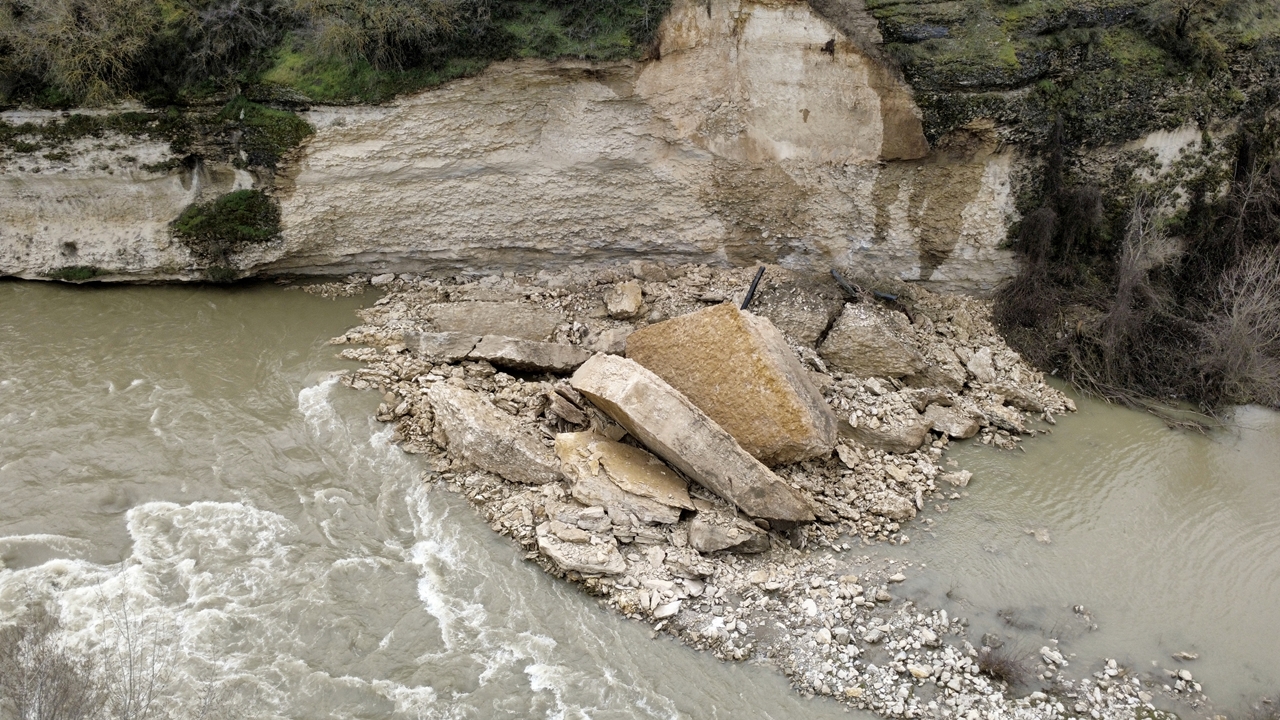 Kayalar Düştü (2)