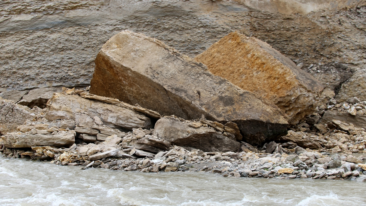 Kayalar Düştü (4)