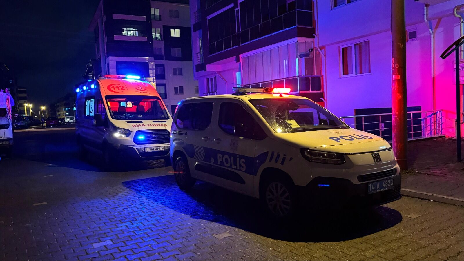 Kendini Odaya Kilitleyen Şizofreni Hastası Kadını Polis Ikna Etti Tedavi Altına Alındı 88888888888888888888888888888888888888888888888888888