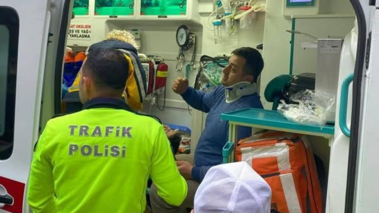 Kontrolden Çıkan Panelvan Güvenlik Kulübesine Çarptı 2 Yaralı (2)