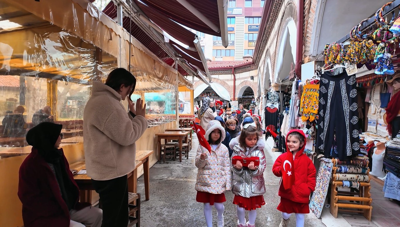 Minik Kahramanlar Kastamonu Çarşısında Bayrak Coşkusu Yaşattı4