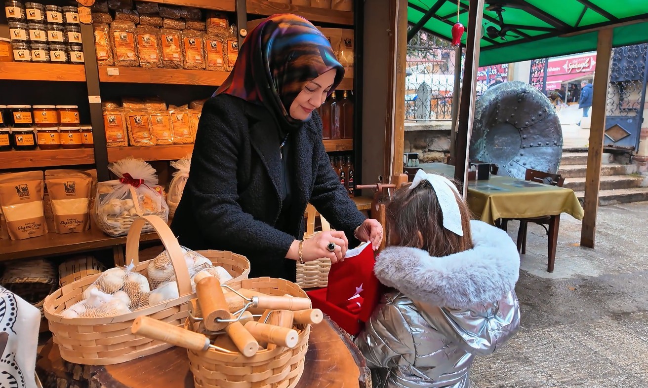 Minik Kahramanlar Kastamonu Çarşısında Bayrak Coşkusu Yaşattı6