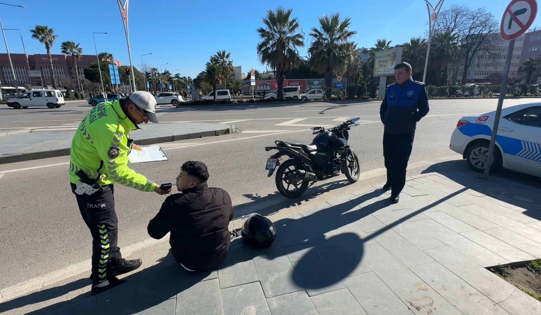 Motosiklet Devrildi 22 Yaşındaki Sürücü Yaralandı 66