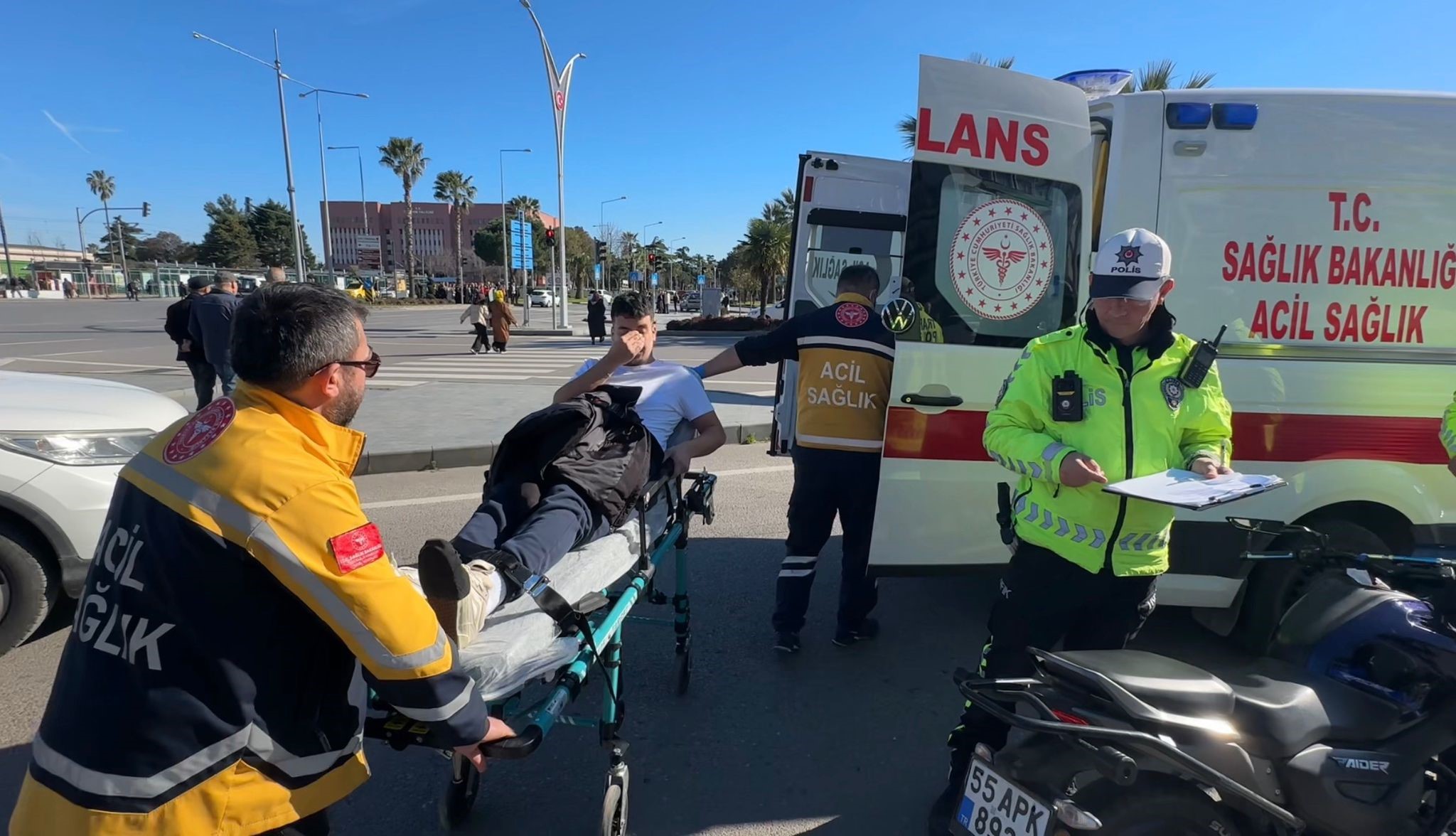 Motosiklet Devrildi 22 Yaşındaki Sürücü Yaralandı 88888888