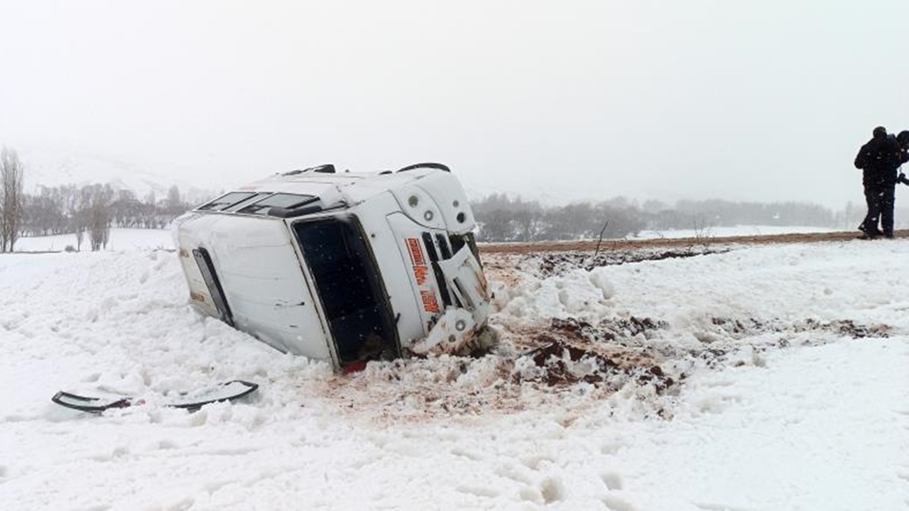 Öğrenci Servisi Kaza 13 Yaralı (2)