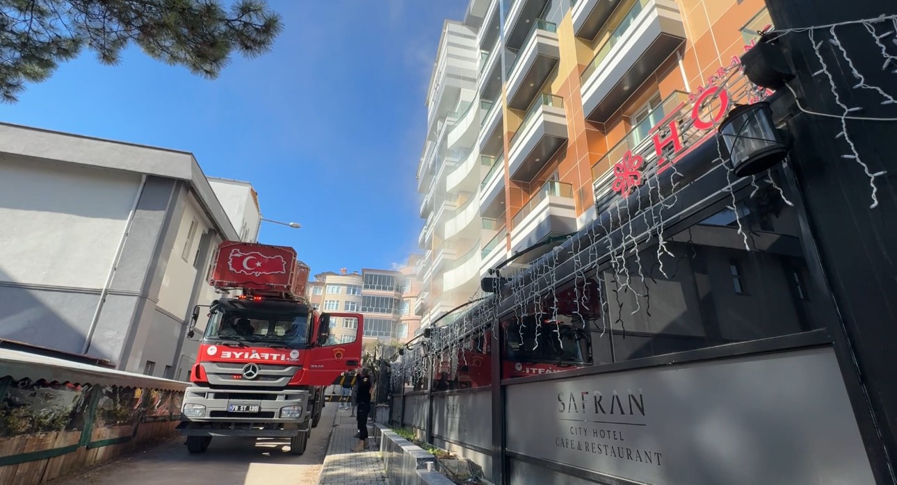 Otelde Yangın Çıktı! 8 Kişi Kurtarıldı 1 Kişi Hastaneye Kaldırıldı! 88888888888888