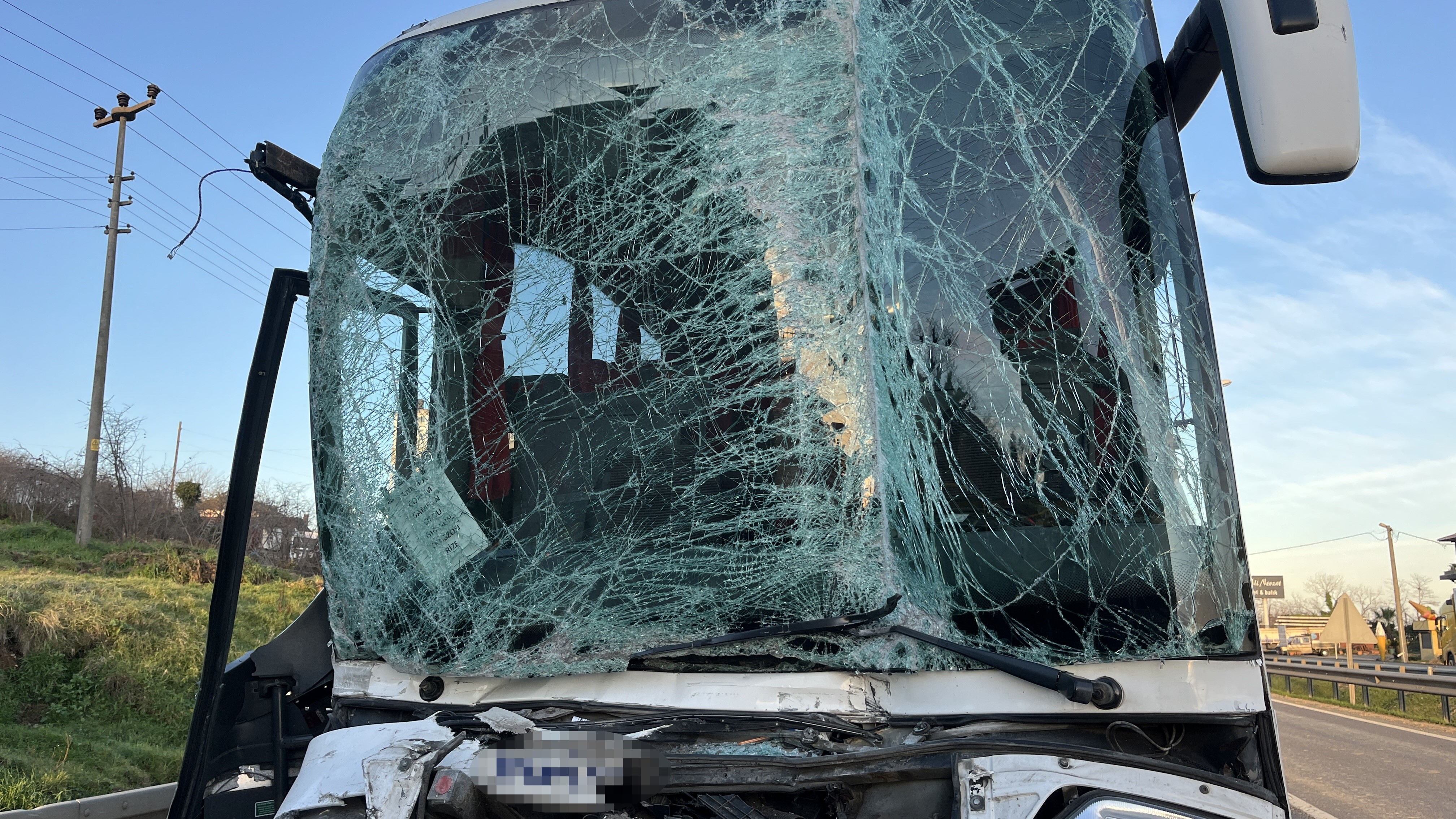 Otobüs Ile Tır Çarpıştı 4 Yaralı4