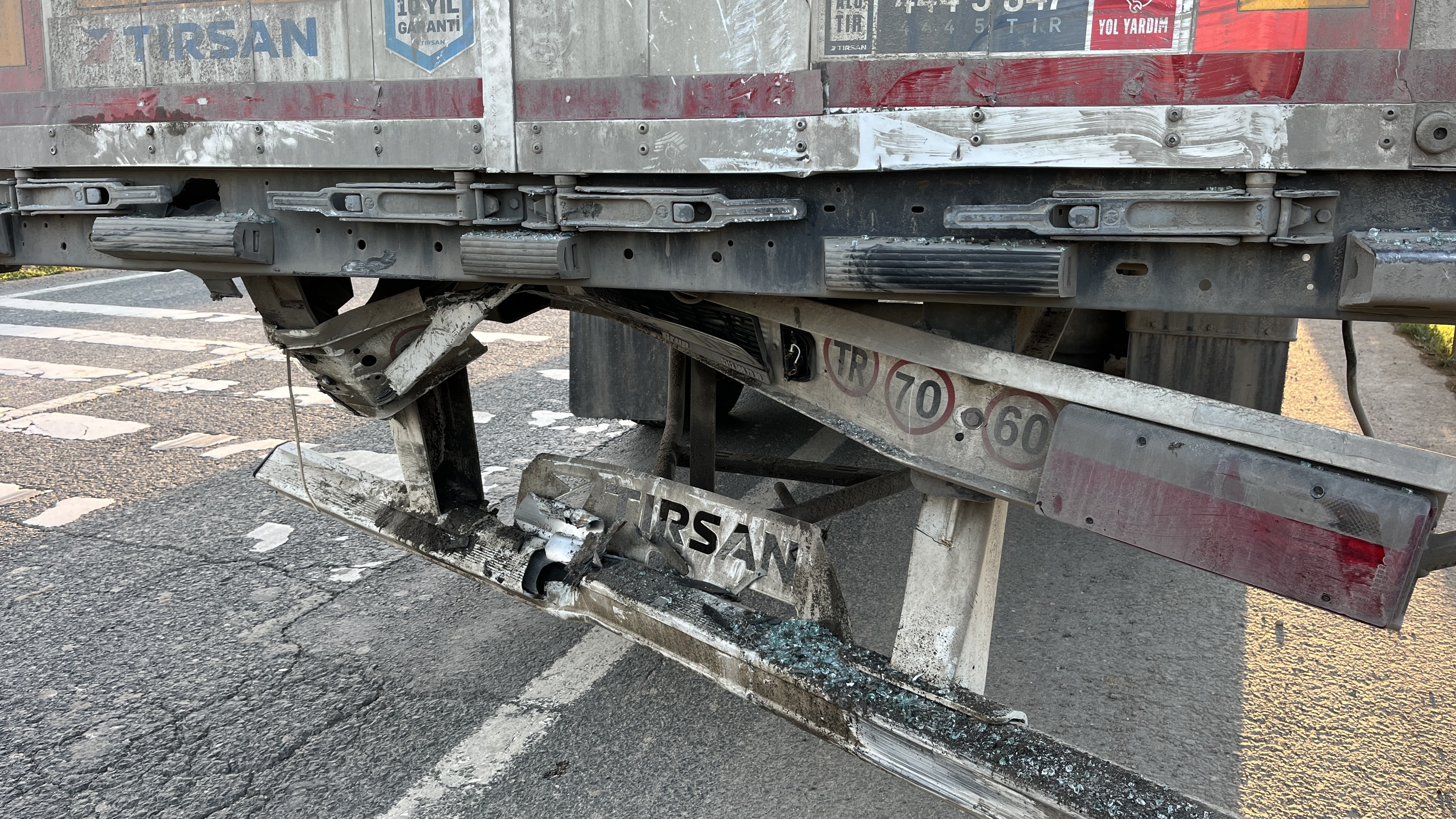 Otobüs Ile Tır Çarpıştı 4 Yaralı5