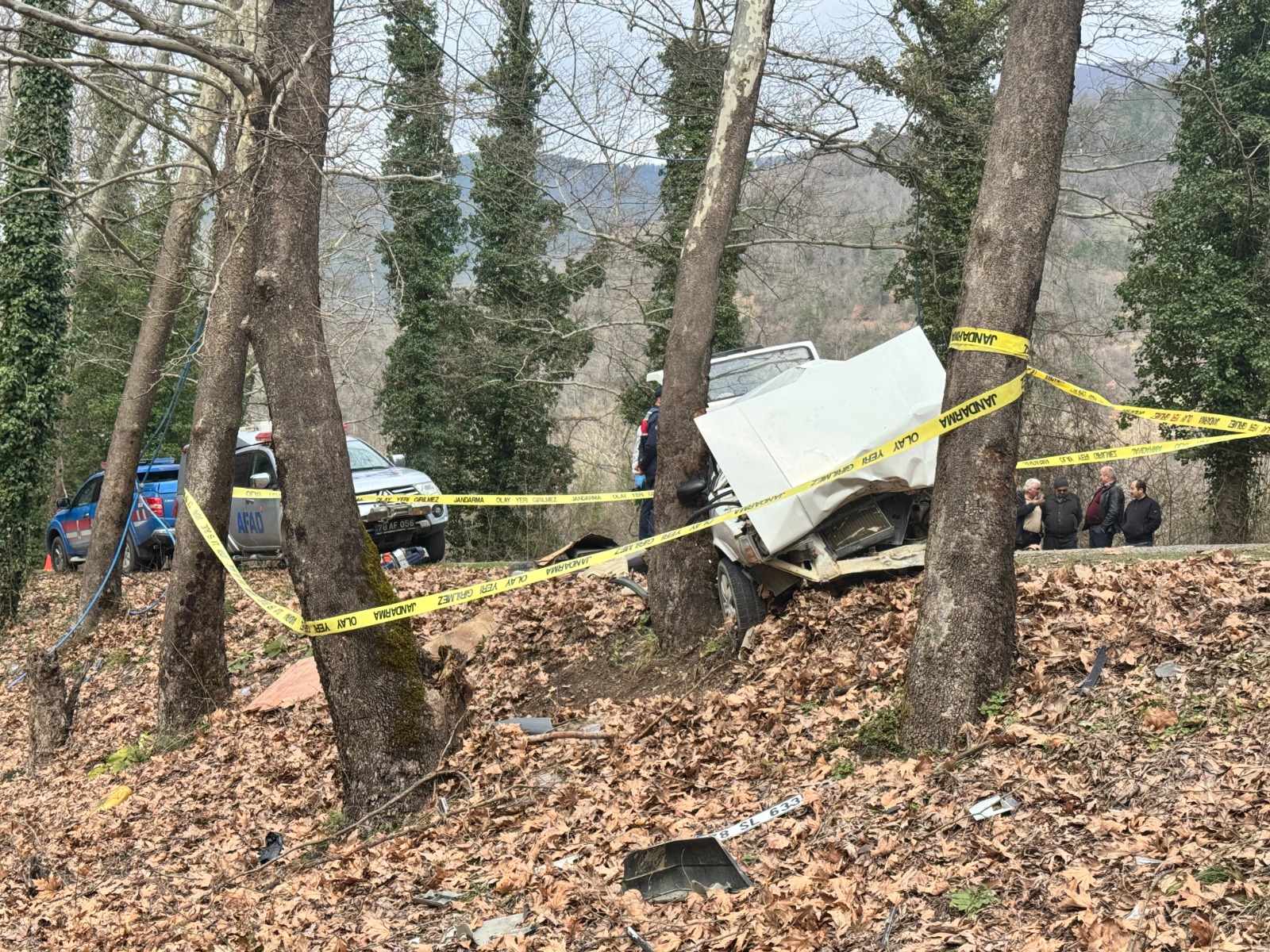 Otomobil Ağaca Çarptı Feci Kazada 1 Ölü, 2 Yaralı! 22