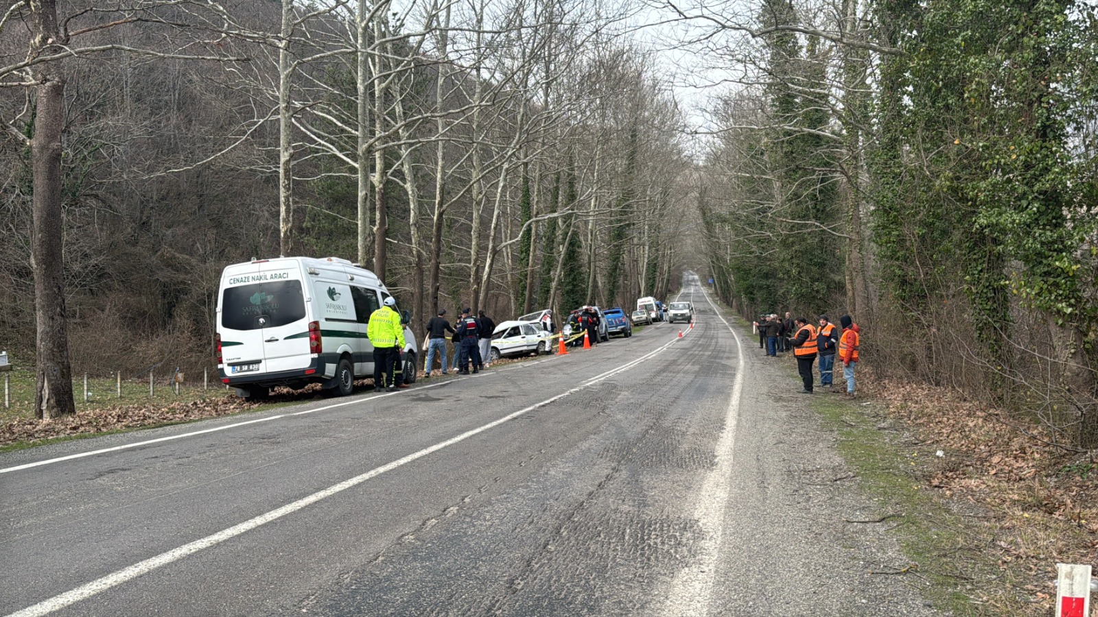 Otomobil Ağaca Çarptı Feci Kazada 1 Ölü, 2 Yaralı! 8