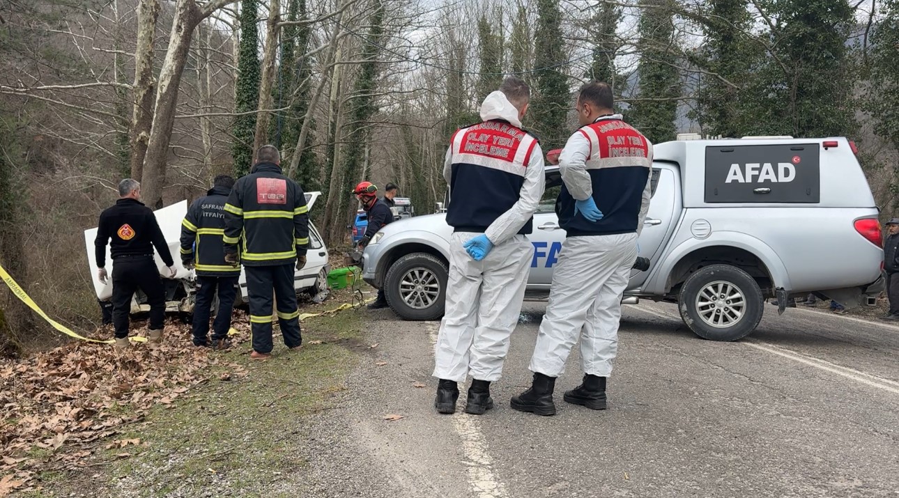 Otomobil Ağaca Çarptı Feci Kazada 1 Ölü, 2 Yaralı! 88