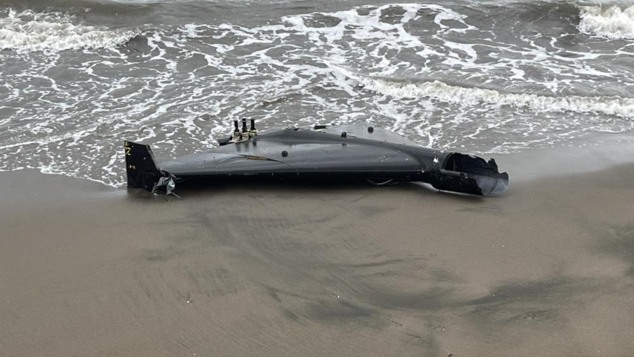 Sahilde Parçalanmış Cisim Paniği İha Parçası Olduğu Belirlendi (2)