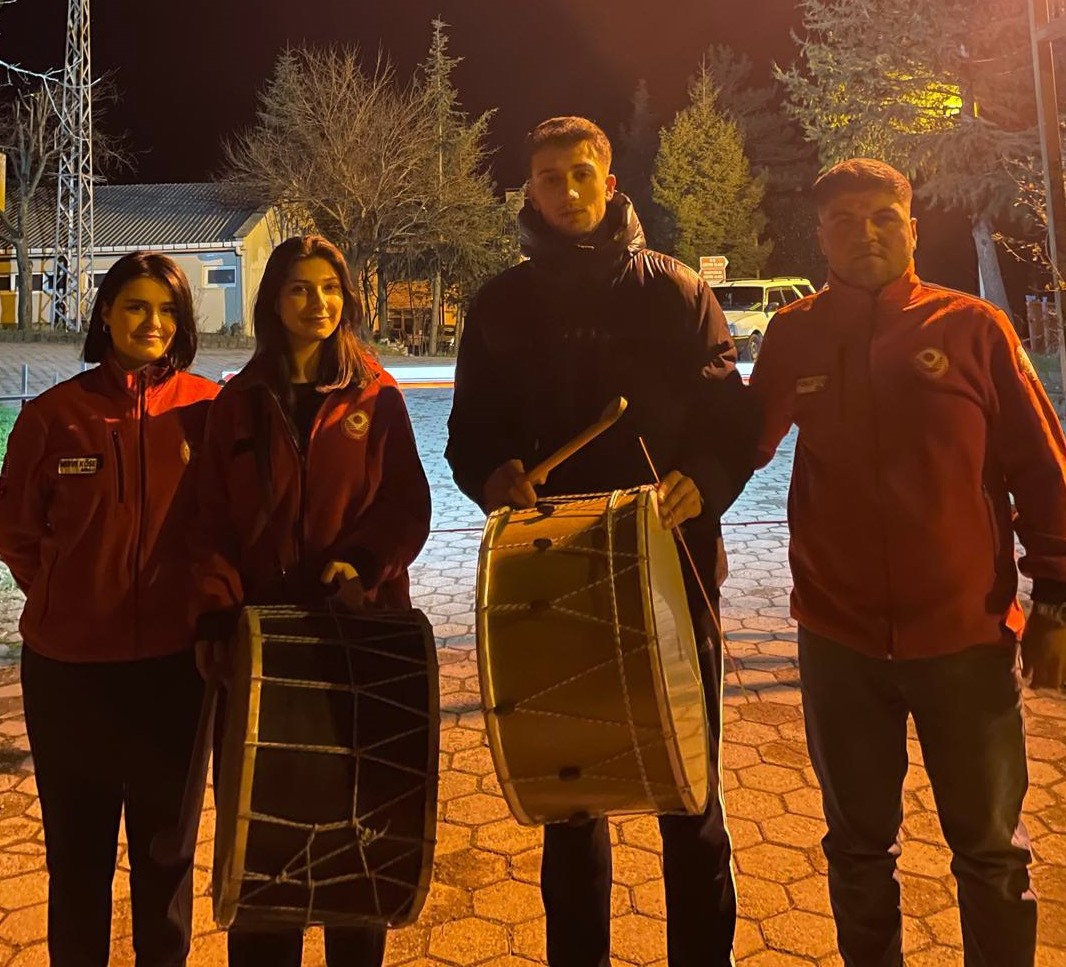 Sahur Vakti Sokakta Onları Görünce Şaşırıyorlar1