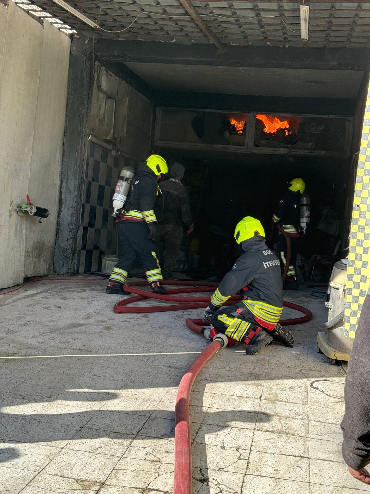 Sanayi Sitesinde Oto Kuaför Yangını!2