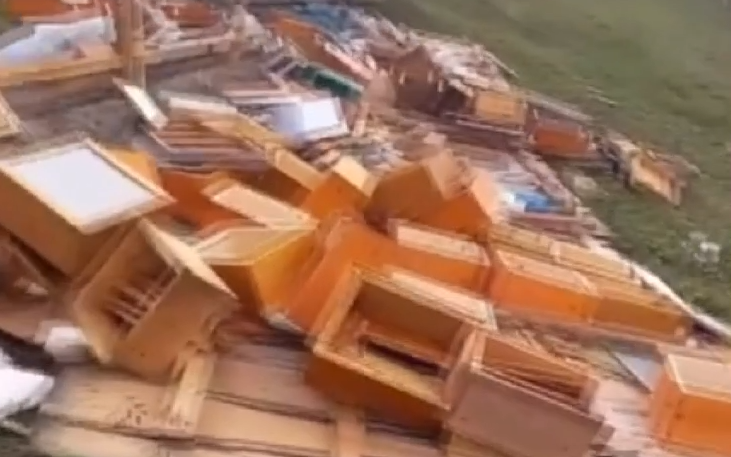 Şiddetli Rüzgar Kovanları Parçaladı, Zarar Büyük2