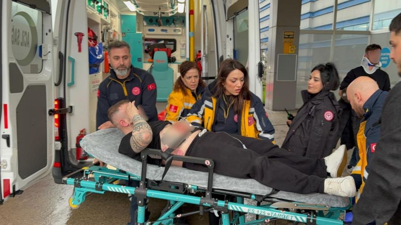 Tartışma Bıçaklı Kavgaya Döndü 2 Genç Yaralı (2)