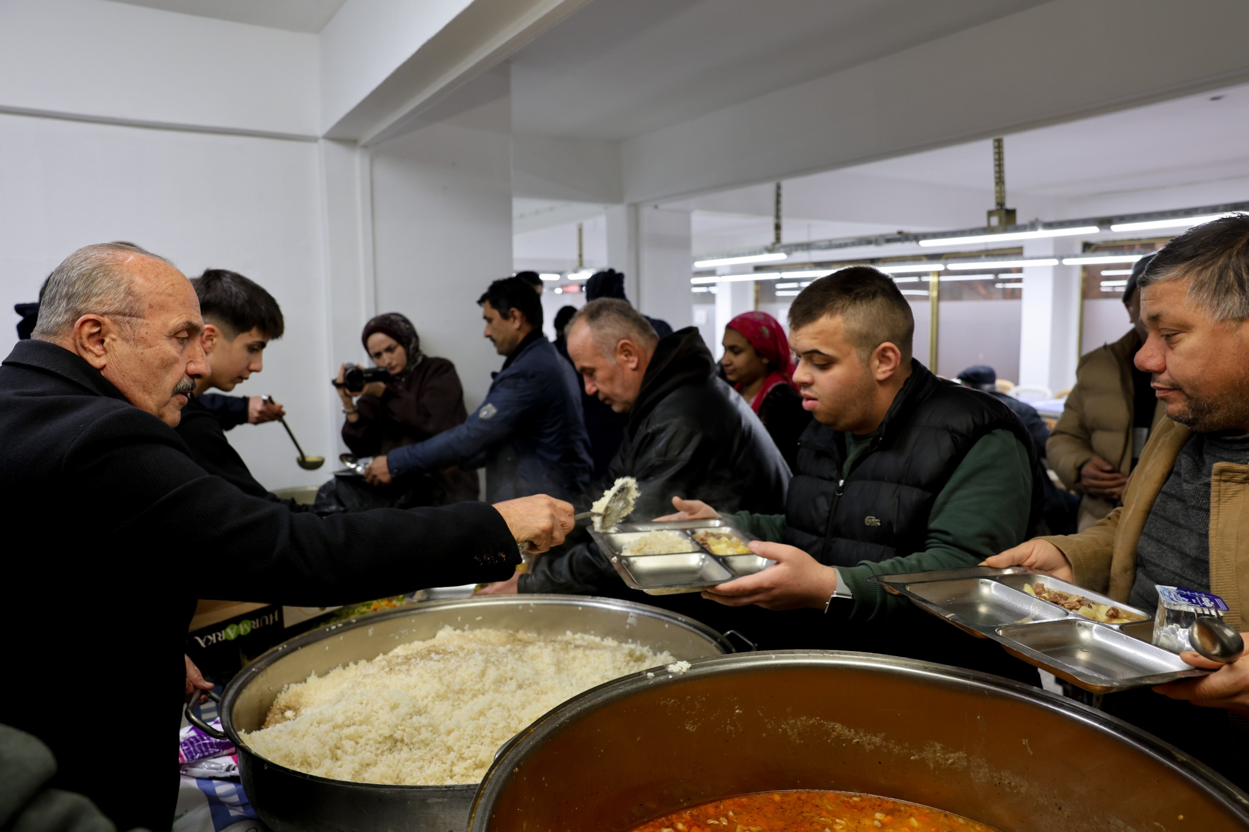 Taşköprü Belediye Başkanı Arslan Ilk Iftarını Vatandaşlarla Yaptı 12