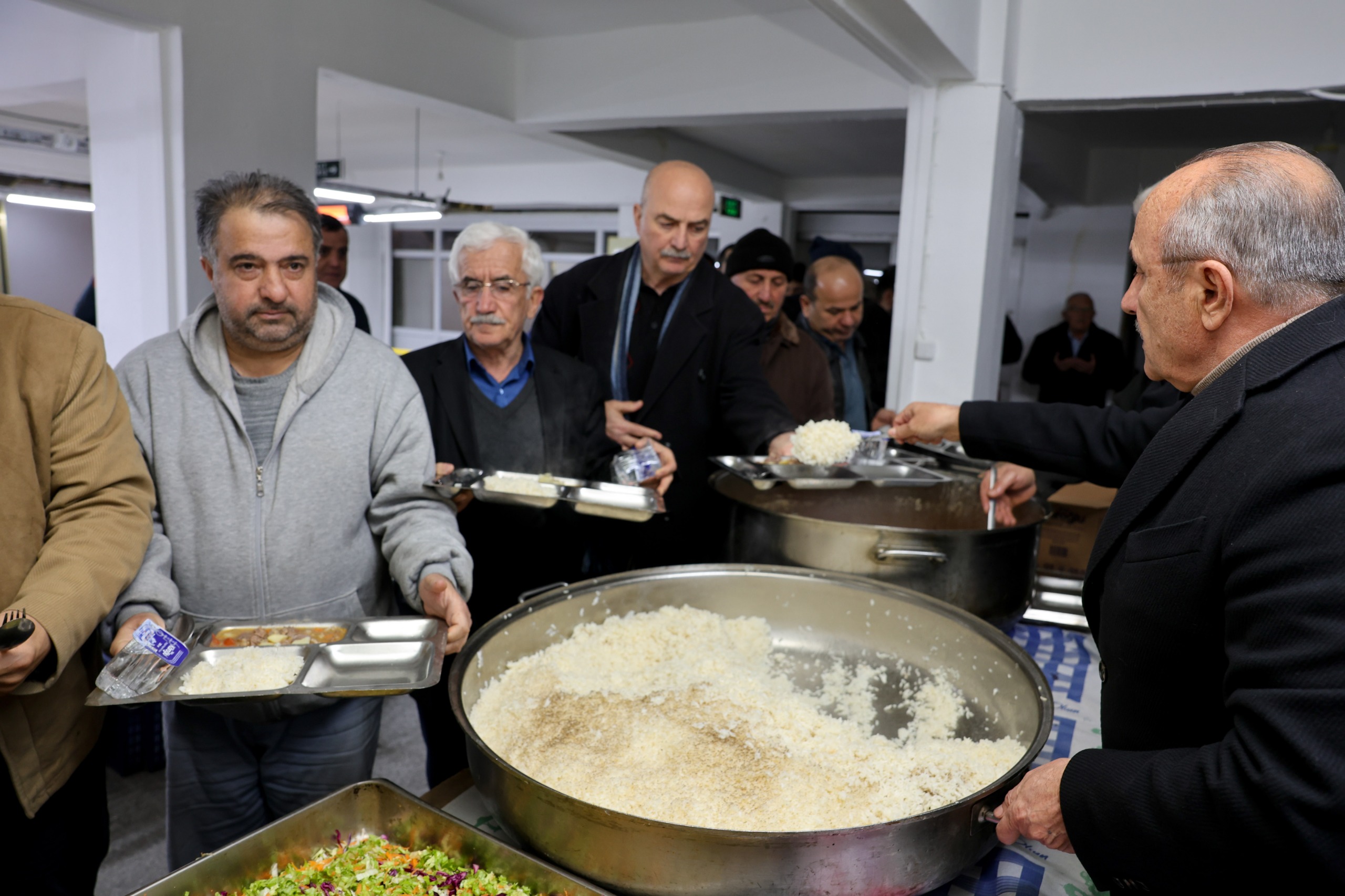 Taşköprü Belediye Başkanı Arslan Ilk Iftarını Vatandaşlarla Yaptı 8