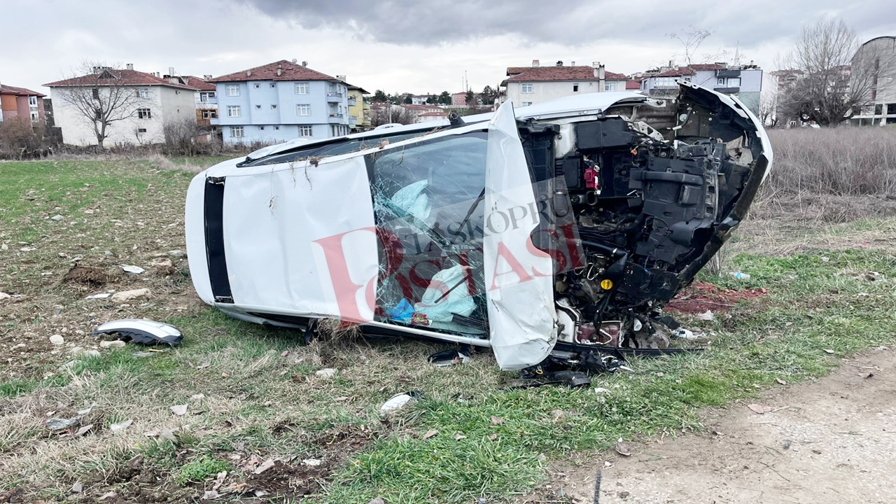 Taşköprü Feci Kaza Otomobil Takla Attı (1)