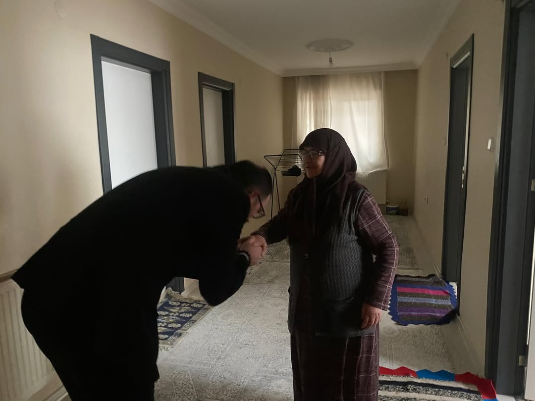 Taşköprü Kaymakamı Yaşlı Kadının Hayır Duasını Aldı 12