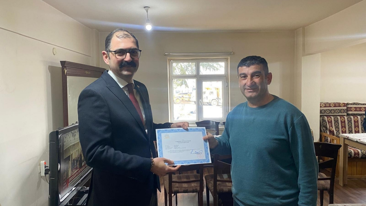 Taşköprü’de Hizmete Takdir Genel Sekreter Ve Ekip Taltif Edildi (1)