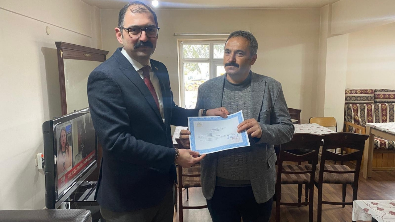 Taşköprü’de Hizmete Takdir Genel Sekreter Ve Ekip Taltif Edildi (6)