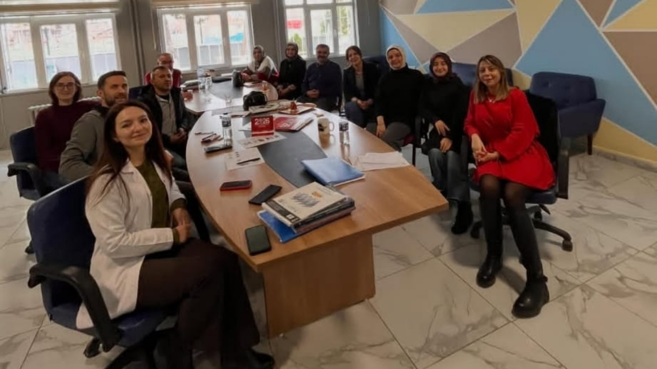 Taşköprü’de Sevilen Tarih Öğretmeni Meslektaşlarıyla Buluştu (1)