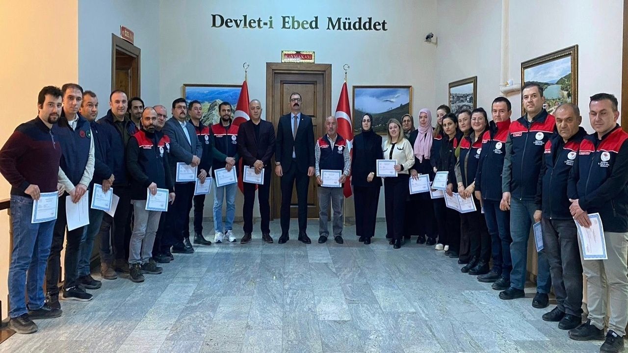 Taşköprü’de Tarım Ekibine Takdir Kaymakam Demirdağ Belgeleri Verdi (2)