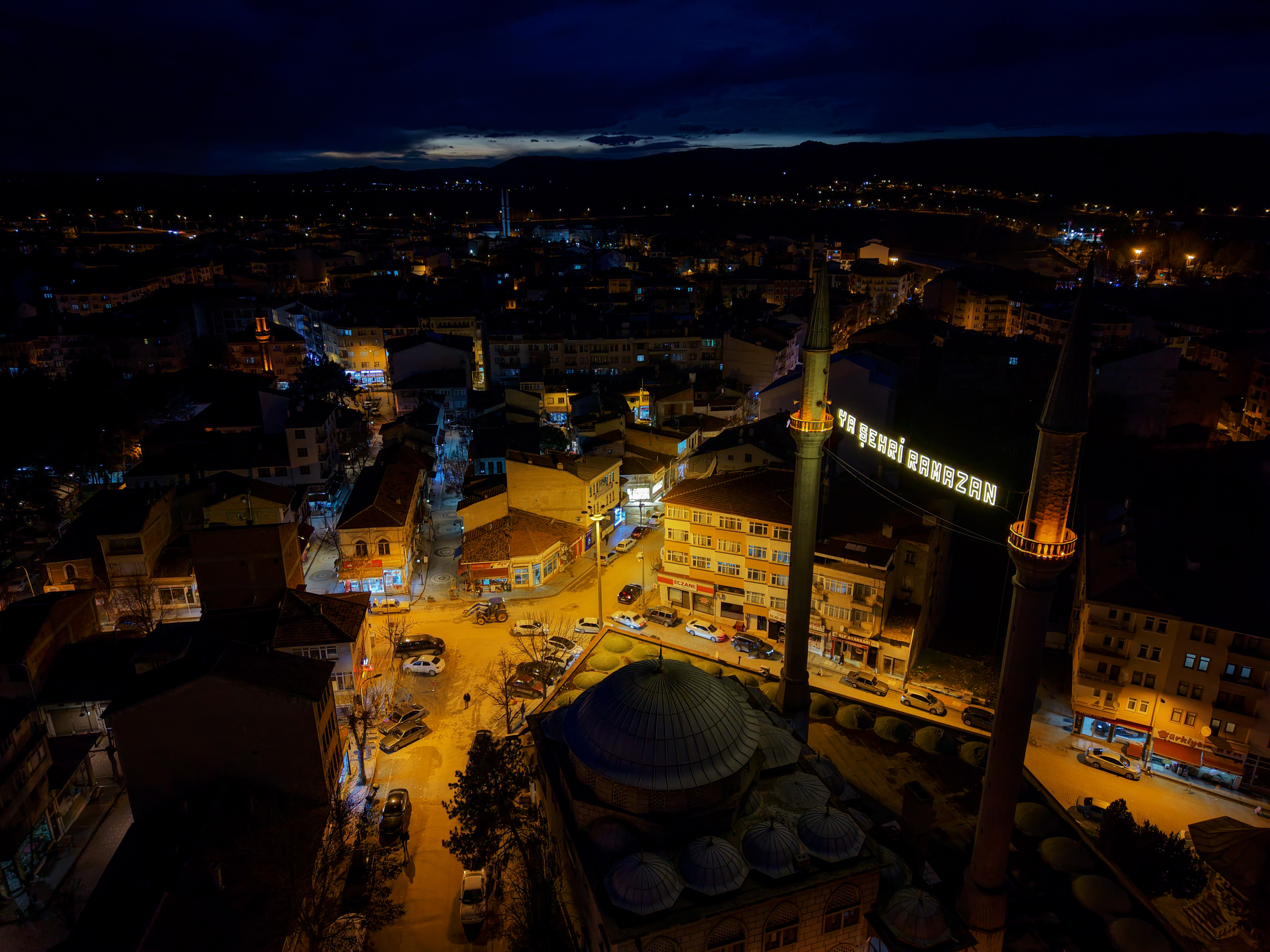 Taşköprü'deki Camiye Ramazan Mahyası Asıldı 12