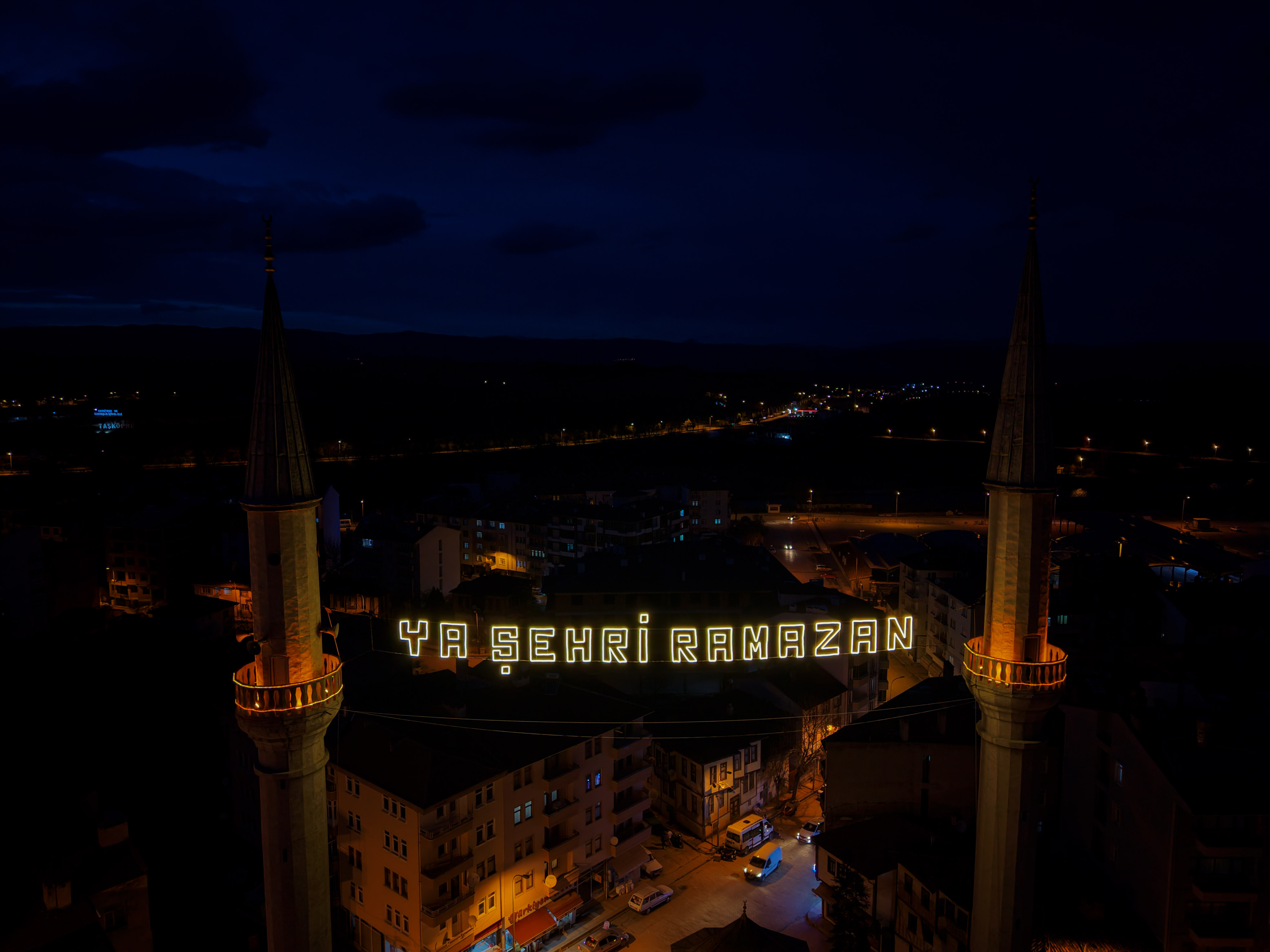 Taşköprü'deki Camiye Ramazan Mahyası Asıldı 88888888888888