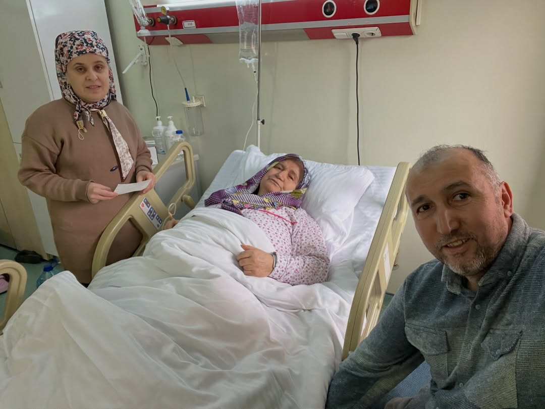 Taşköprülü Fenomenin Annesi Ameliyat Oldu 142