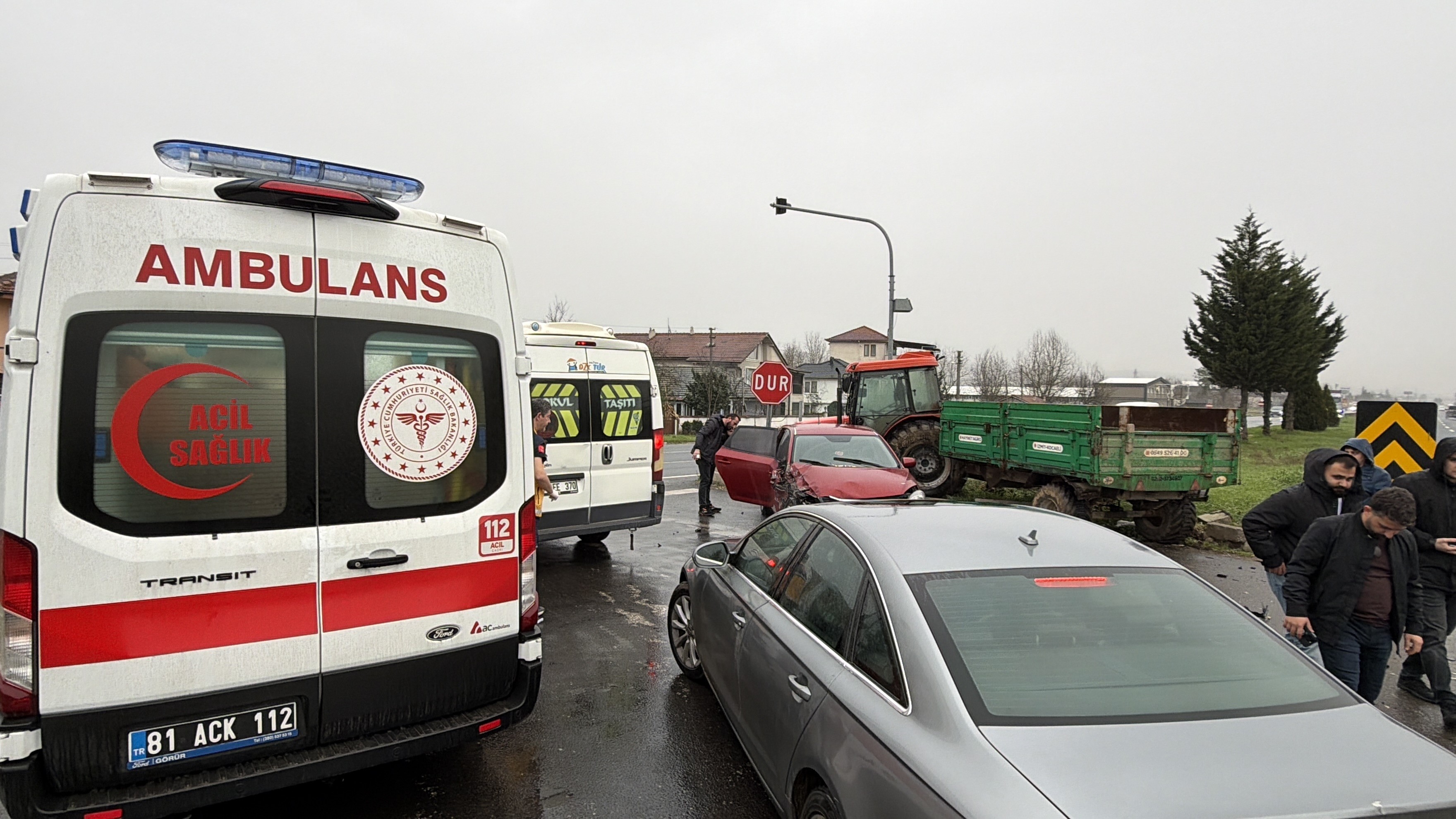 Traktör Ile Otomobil Çarpıştı Feci Kazada 2 Kişi Yaralandı 46