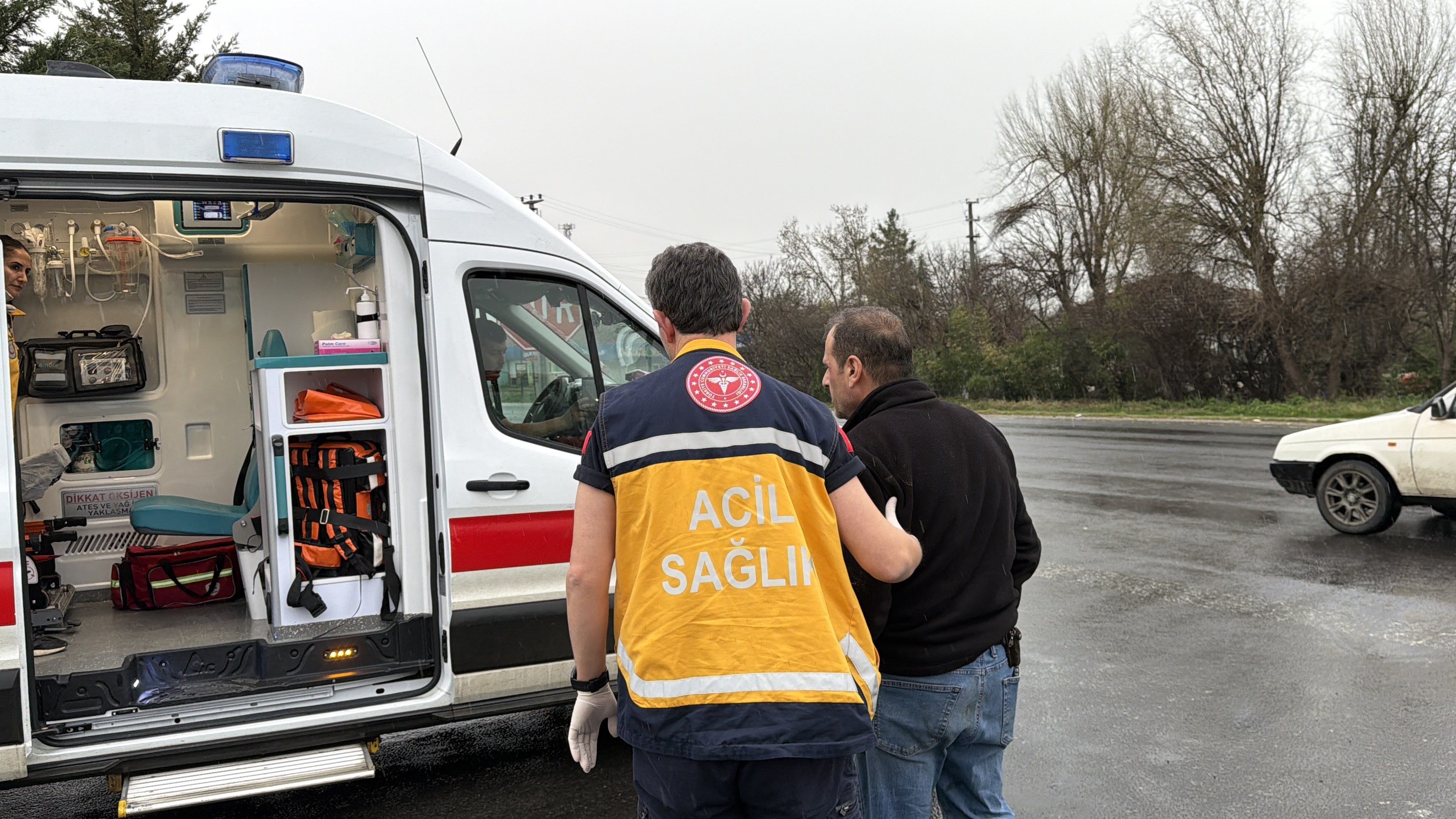 Traktör Ile Otomobil Çarpıştı Feci Kazada 2 Kişi Yaralandı 48
