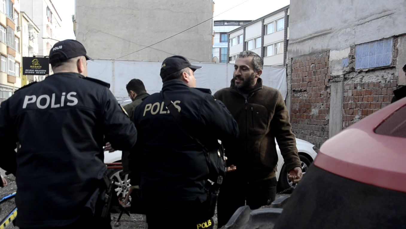 Traktörüyle Belediye Önüne Dayandı “Zararımı Ödeyin”