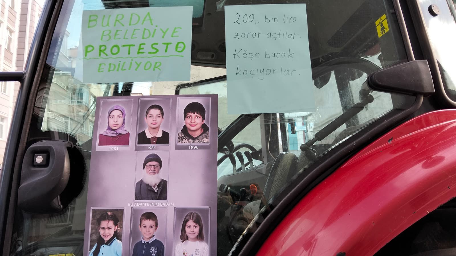 Traktörüyle Belediye Önüne Dayandı “Zararımı Ödeyin”1