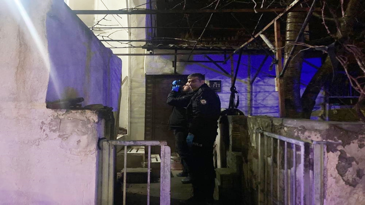 Yalnız Adam Öldü (1)