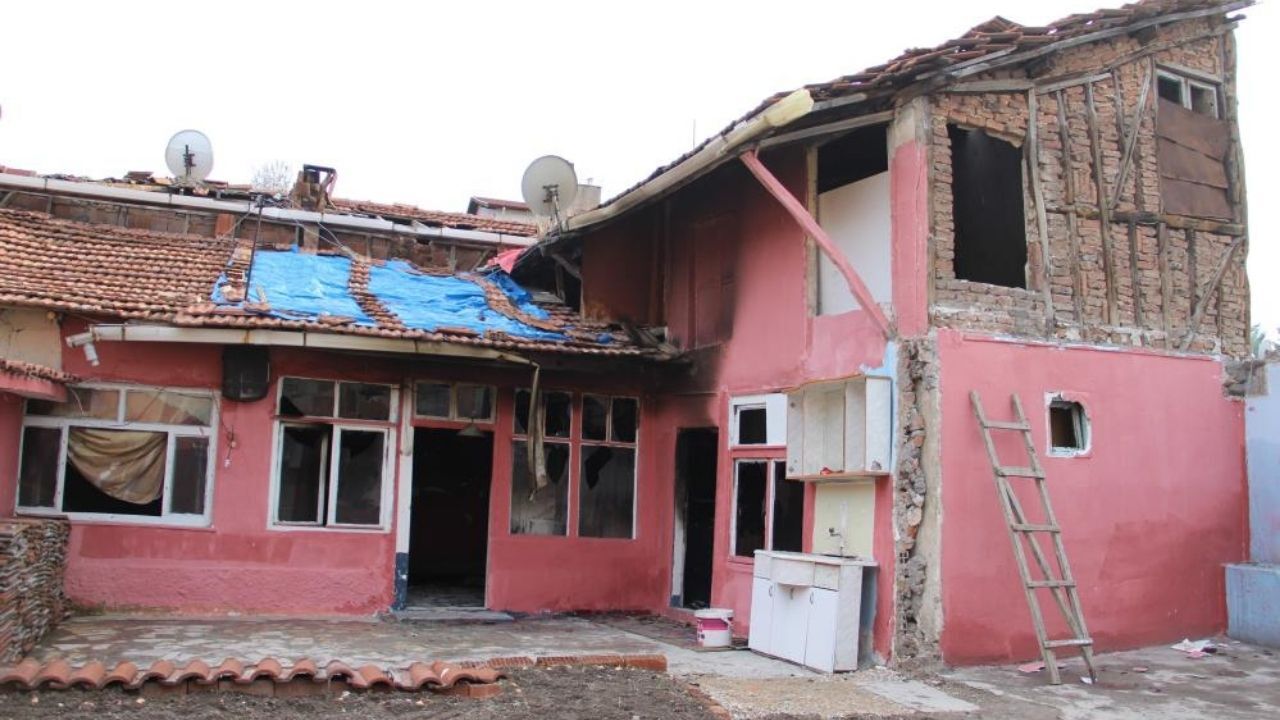 40 Yıllık Birikim Yandı Kur’an I Kerim Meali Sağlam Kaldı (2)